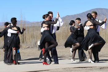 Ungdommer som danse tango, foto: Nigel Hoult (Flickr)