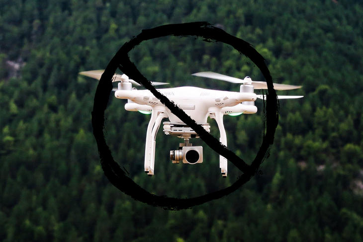 Drone med forbudsskilt, foto: Pexels fra Pixabay 